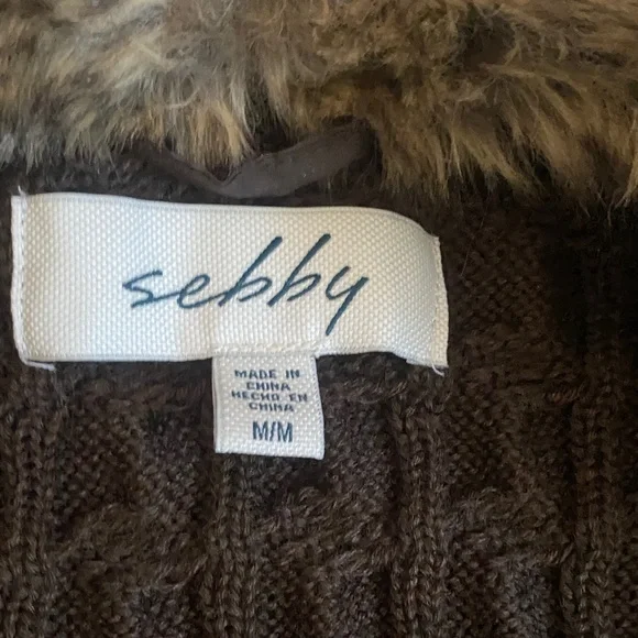Sebby Women's Plush Faux Fur Vest - Picture 9 of 9